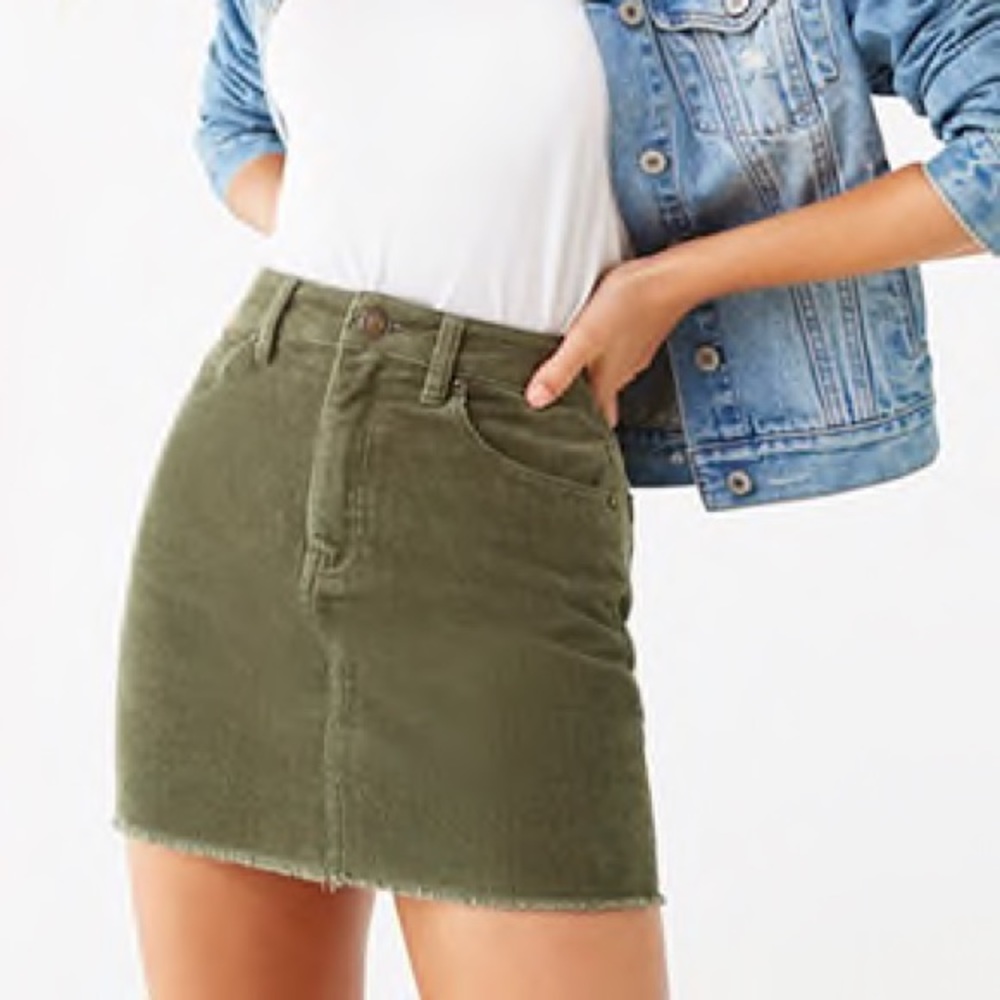 Corduroy mini skirt. Size M. NWT